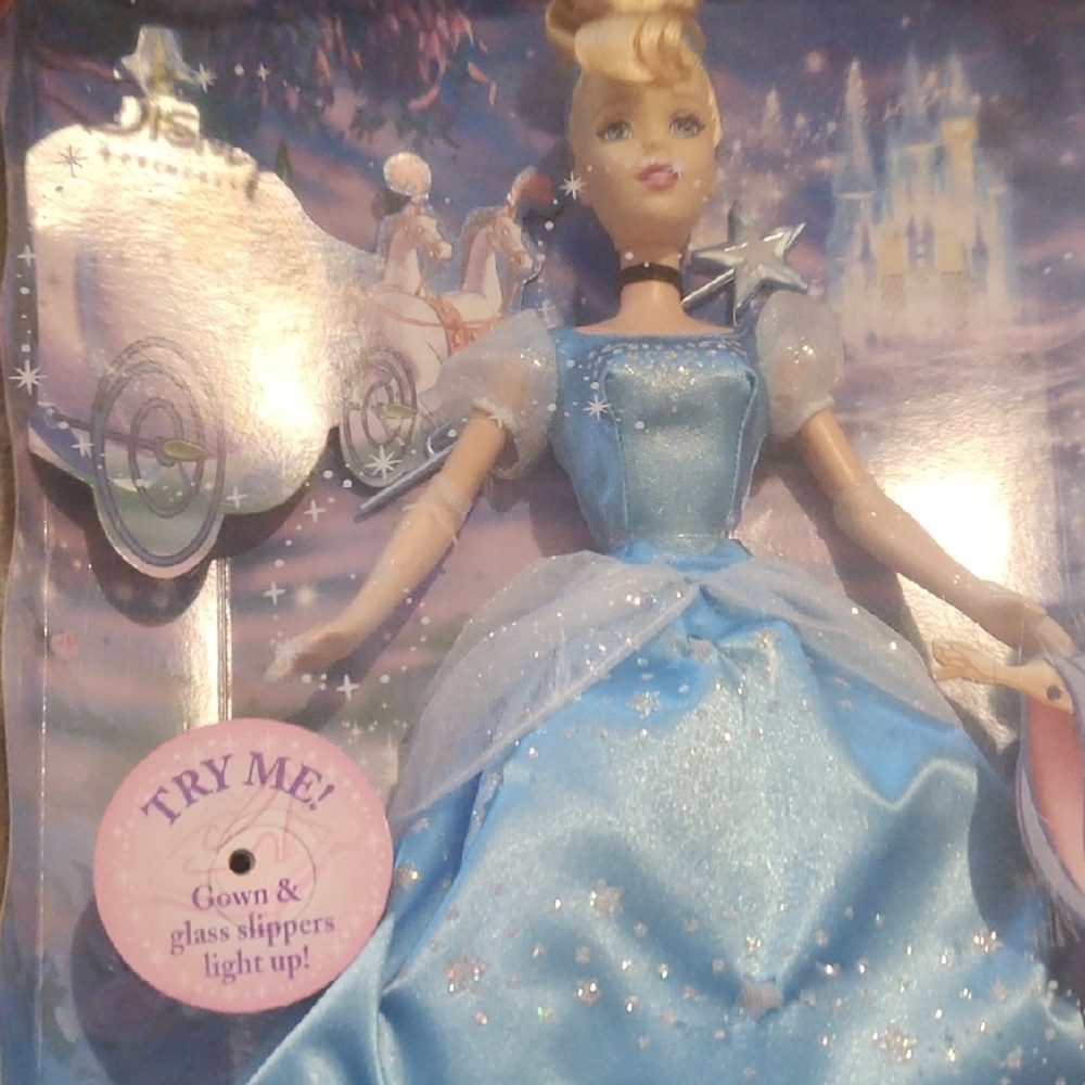 Disney Cinderella Light-Up Doll